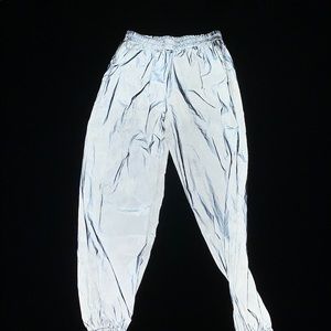 Reflecting pants